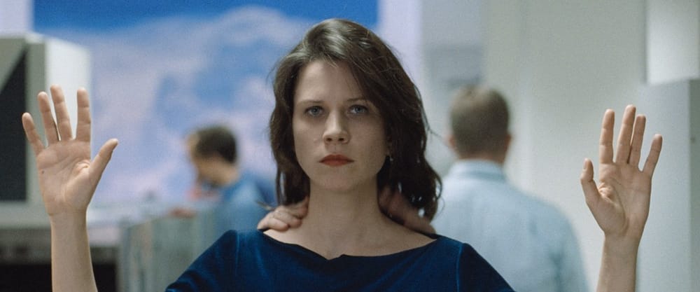 Preparations to be Together for an Unknown Period of Time Review - Lili Horvát’s Latest Film is a Scientific Drama of High-Intensity