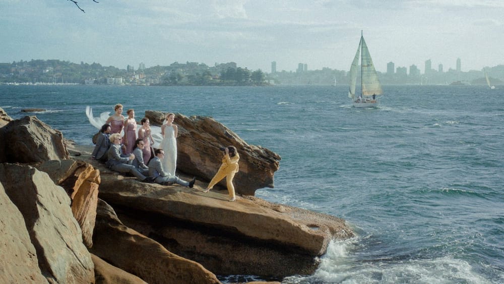 Friends and Strangers Review - An Aussie Comedy Verging on Slow-Cinema Laced with Irony