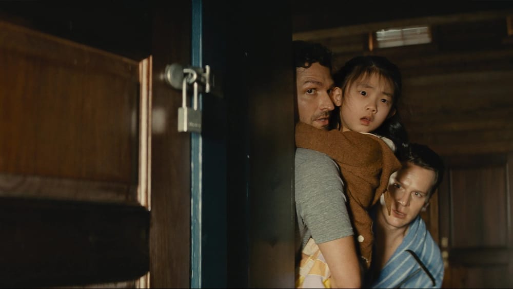 <strong>Knock at the Cabin Review – </strong>A Great Cast Amplifies M. Night Shyamalan’s Latest Excursion into Dread