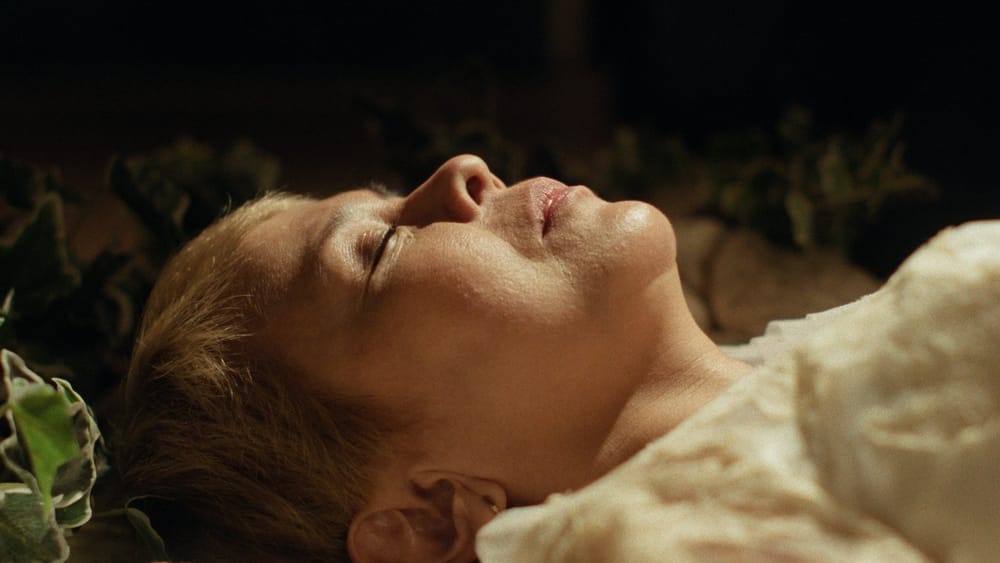 Dolly De Leon Imagines the ‘What Ifs’ in Ghostlight